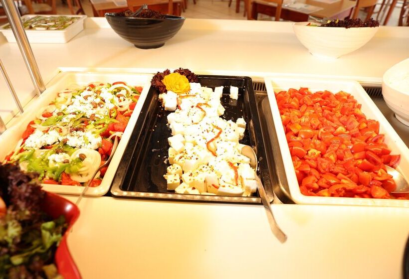 Отель Eri Beach & Village