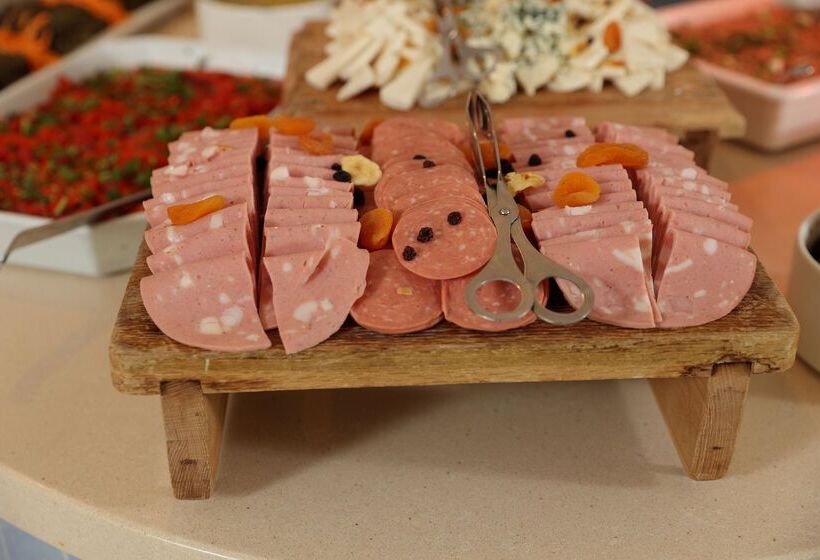 Отель Eri Beach & Village