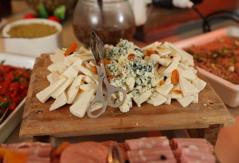 Отель Eri Beach & Village