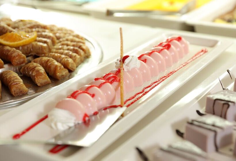 Отель Eri Beach & Village