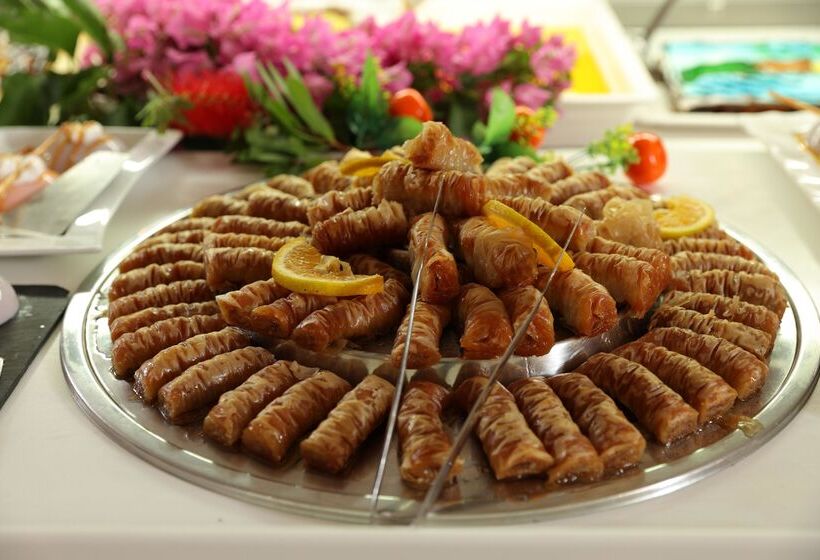 Отель Eri Beach & Village