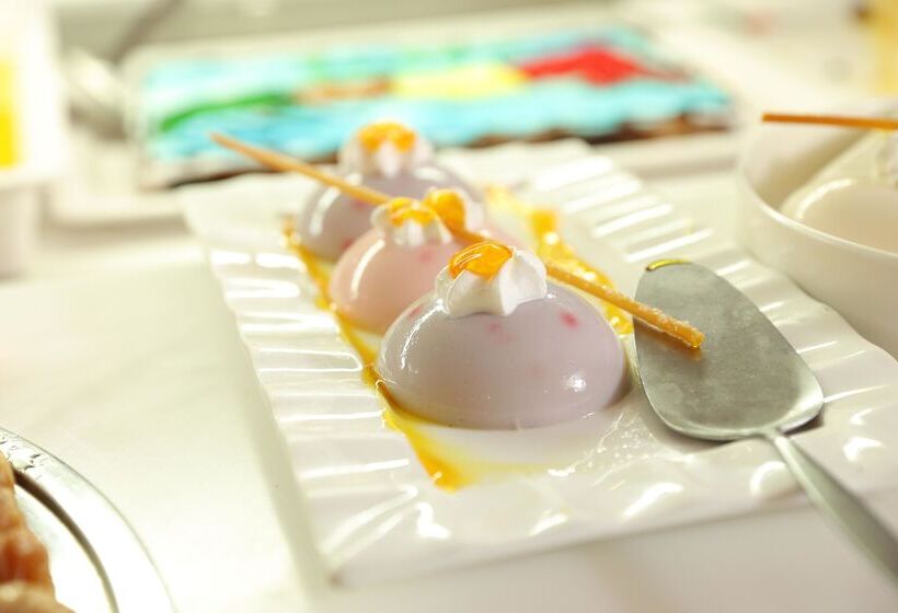 Отель Eri Beach & Village