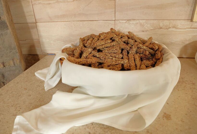 Отель Eri Beach & Village