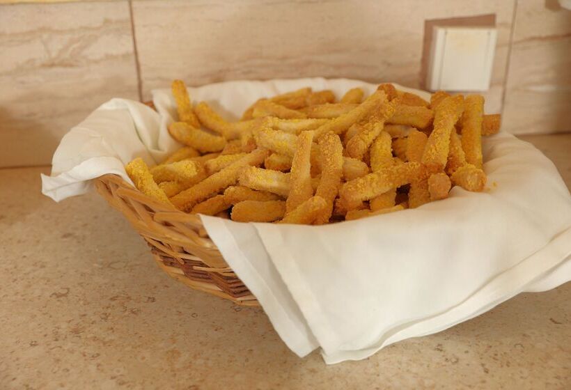 Отель Eri Beach & Village