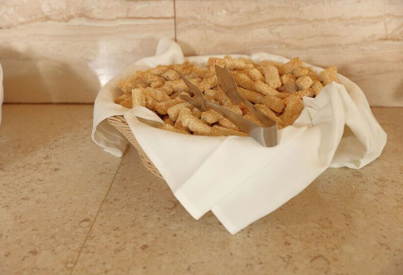 Отель Eri Beach & Village