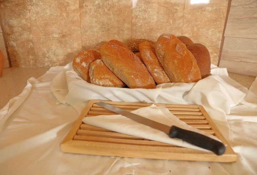 Отель Eri Beach & Village