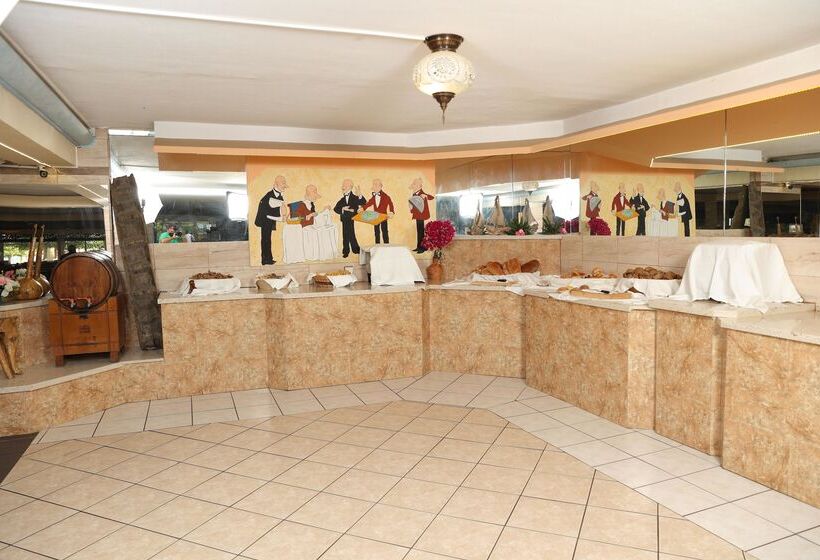 Отель Eri Beach & Village