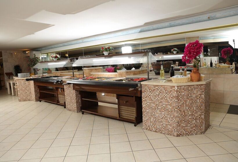 Отель Eri Beach & Village