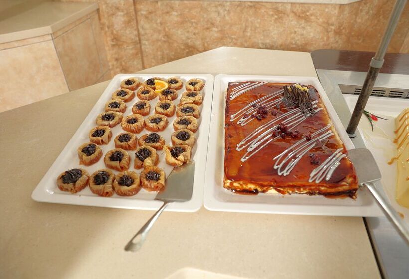 Отель Eri Beach & Village