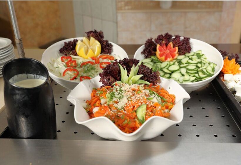 Отель Eri Beach & Village