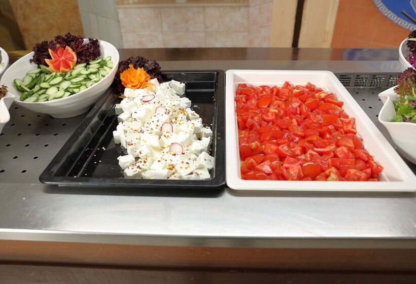 Отель Eri Beach & Village