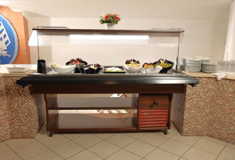 Отель Eri Beach & Village