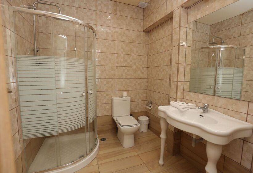 Отель Eri Beach & Village