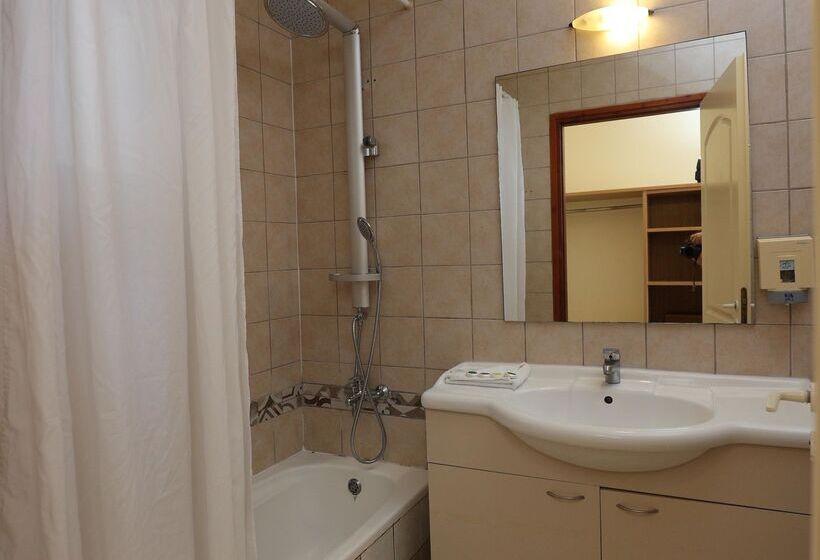 Отель Eri Beach & Village