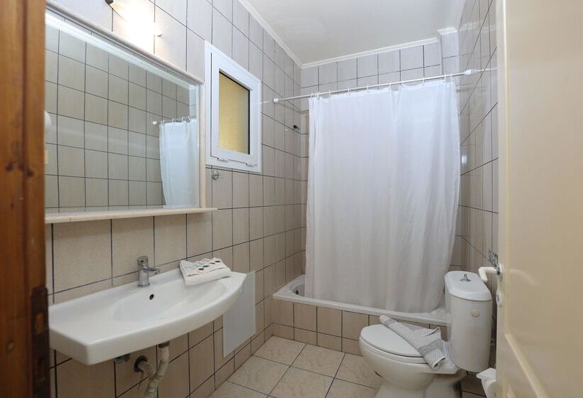 Отель Eri Beach & Village