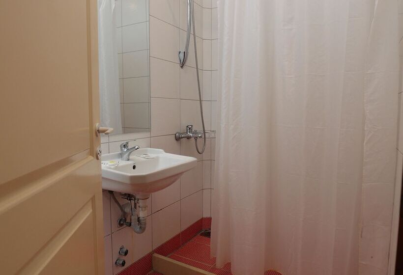 Отель Eri Beach & Village