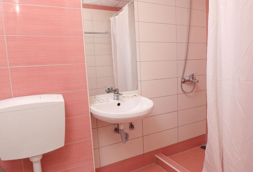 Отель Eri Beach & Village