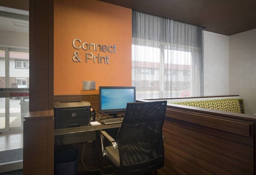 Отель Comfort Inn & Suites Green Bay Stadium Area