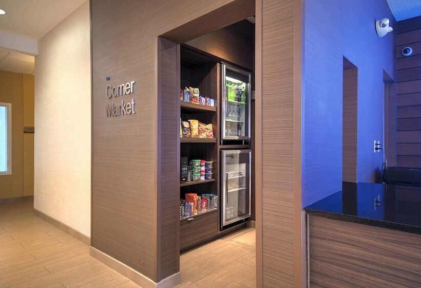 Отель Comfort Inn & Suites Green Bay Stadium Area