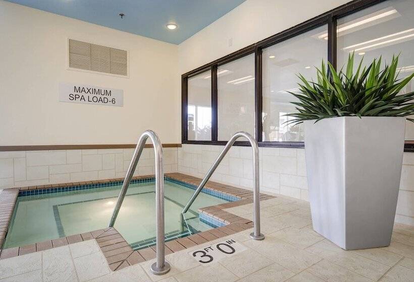 Отель Comfort Inn & Suites Green Bay Stadium Area