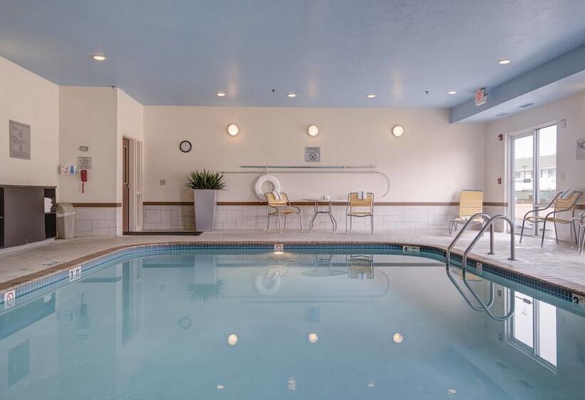 Отель Comfort Inn & Suites Green Bay Stadium Area