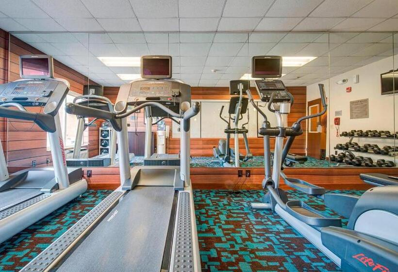 Отель Comfort Inn & Suites Green Bay Stadium Area