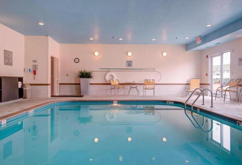 Отель Comfort Inn & Suites Green Bay Stadium Area