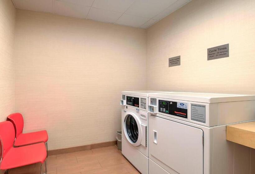 Отель Comfort Inn & Suites Green Bay Stadium Area