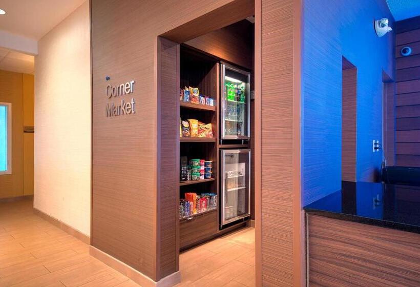 Отель Comfort Inn & Suites Green Bay Stadium Area