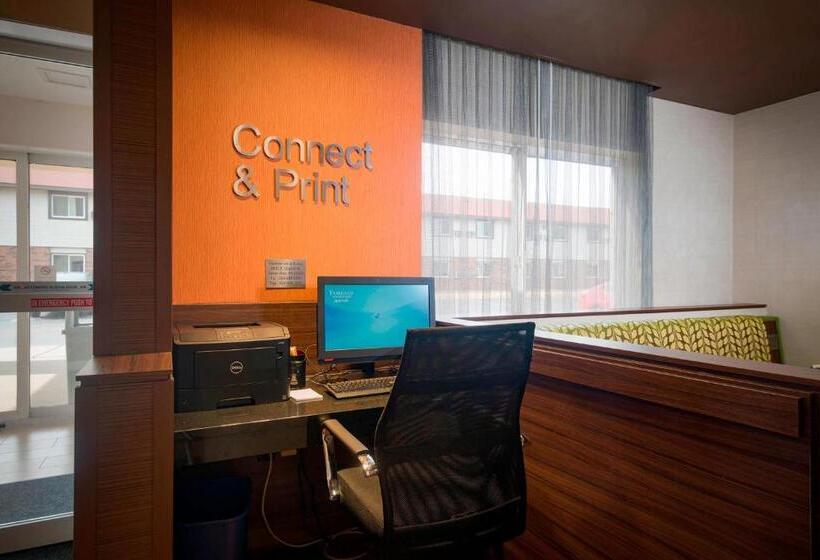 Отель Comfort Inn & Suites Green Bay Stadium Area