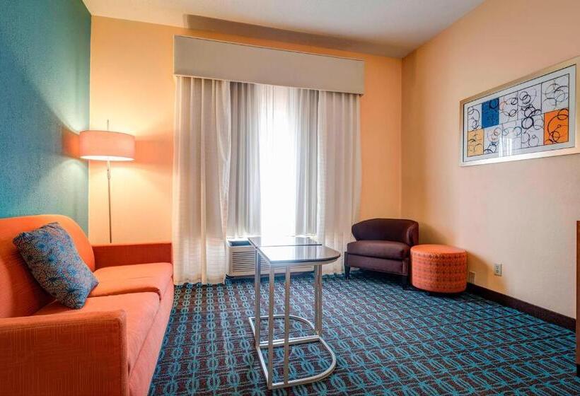 Отель Comfort Inn & Suites Green Bay Stadium Area