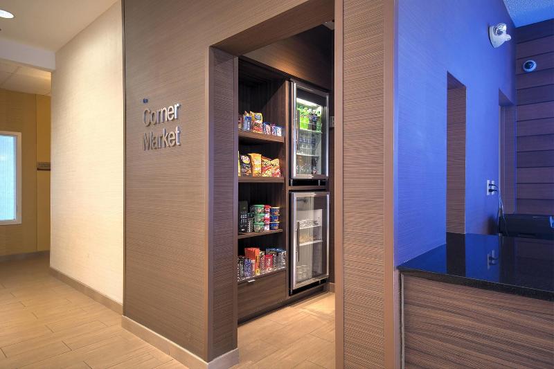 Отель Comfort Inn & Suites Green Bay Stadium Area