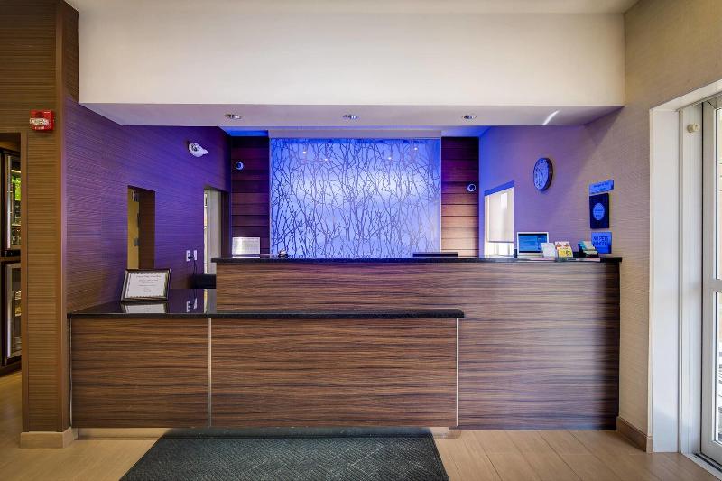 Отель Comfort Inn & Suites Green Bay Stadium Area