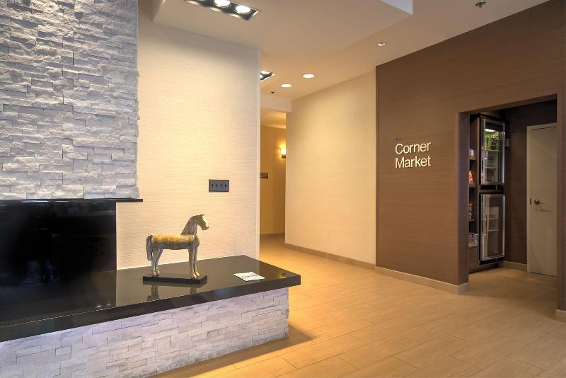 Отель Comfort Inn & Suites Green Bay Stadium Area