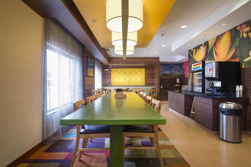 Отель Comfort Inn & Suites Green Bay Stadium Area