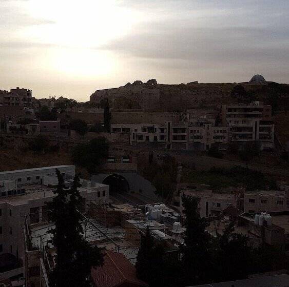 هتل The Signature