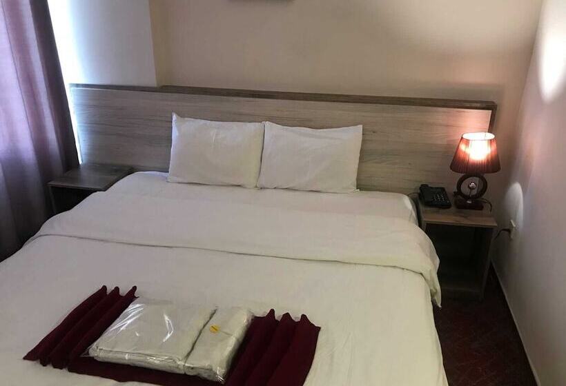 هتل The Signature