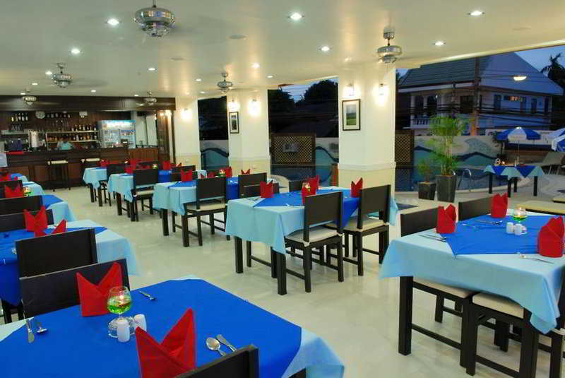 فندق First Residence