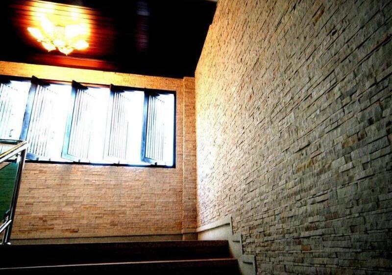 فندق First Residence