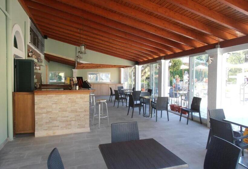 فندق Frosini Gardens