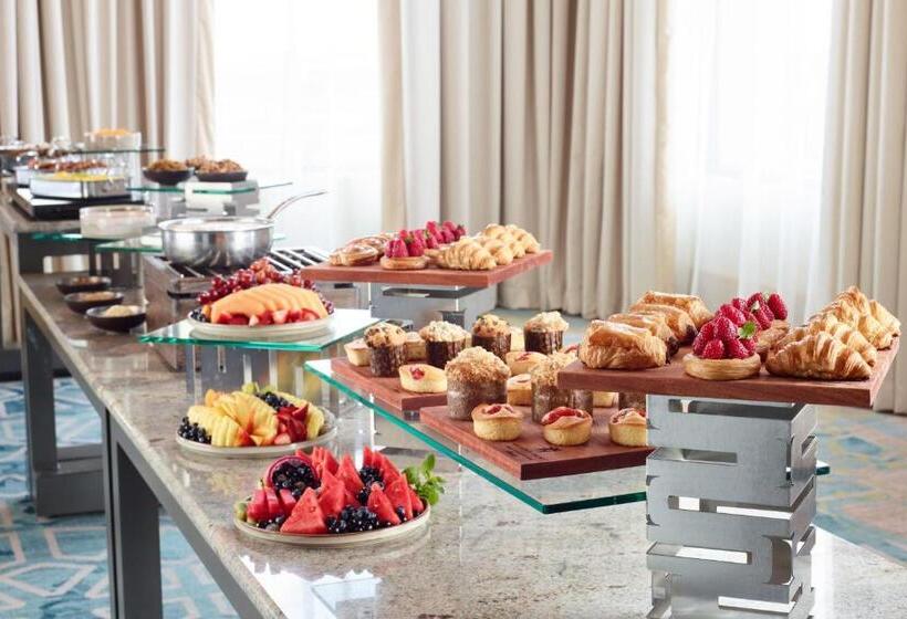 Отель Gaylord National Resort & Convention Center