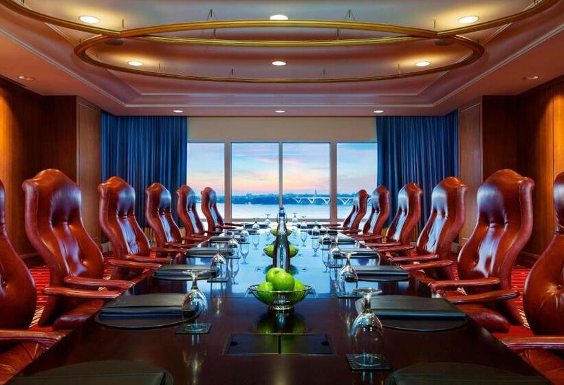 Отель Gaylord National Resort & Convention Center