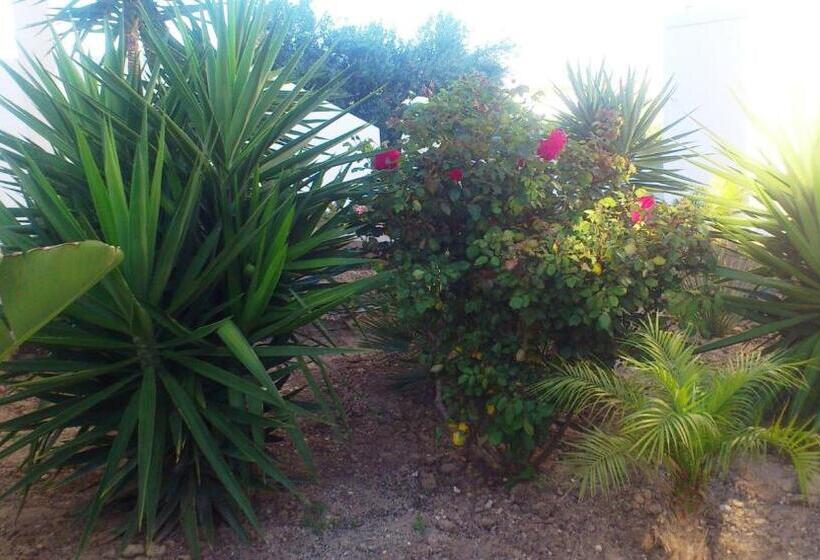 Отель Glaronisia