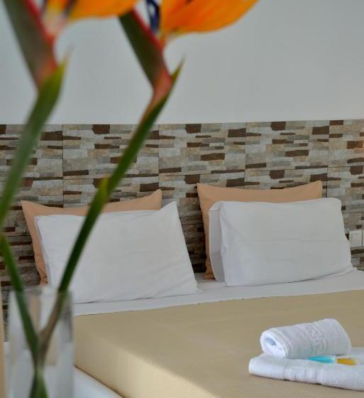 Отель Glaronisia