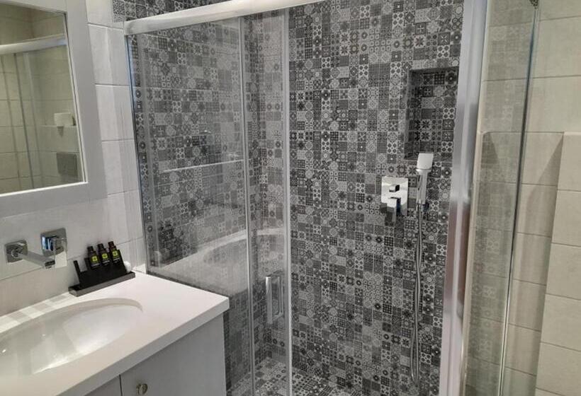 Отель Glaronisia