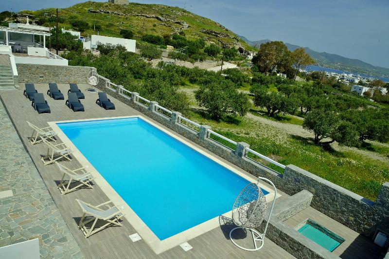 Отель Glaronisia