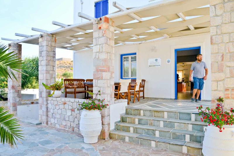 Отель Glaronisia