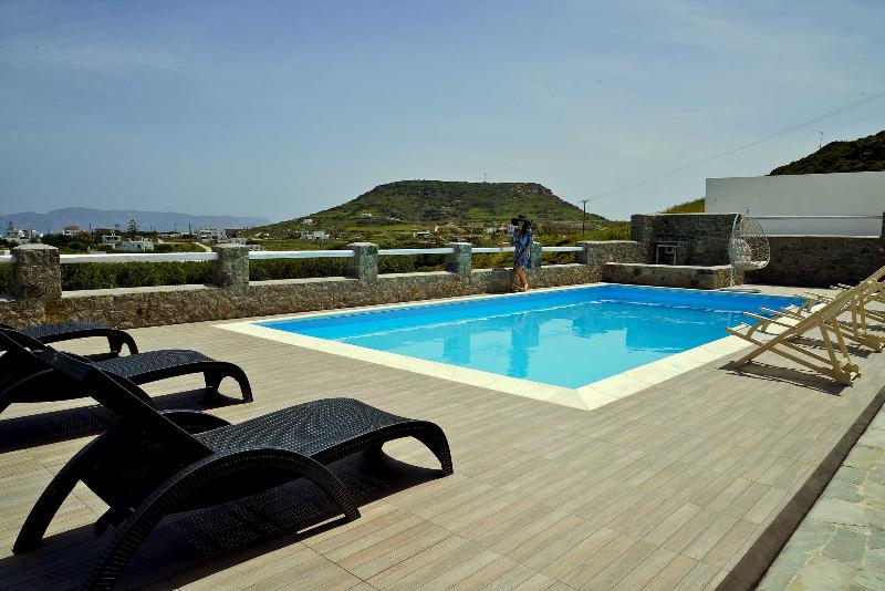 Отель Glaronisia