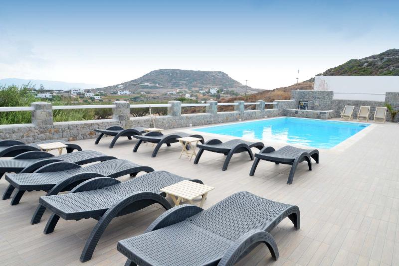 Отель Glaronisia