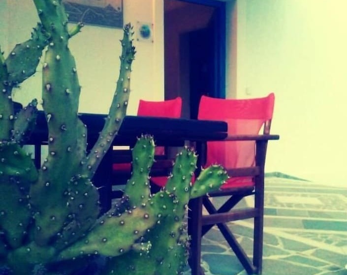 Отель Glaronisia